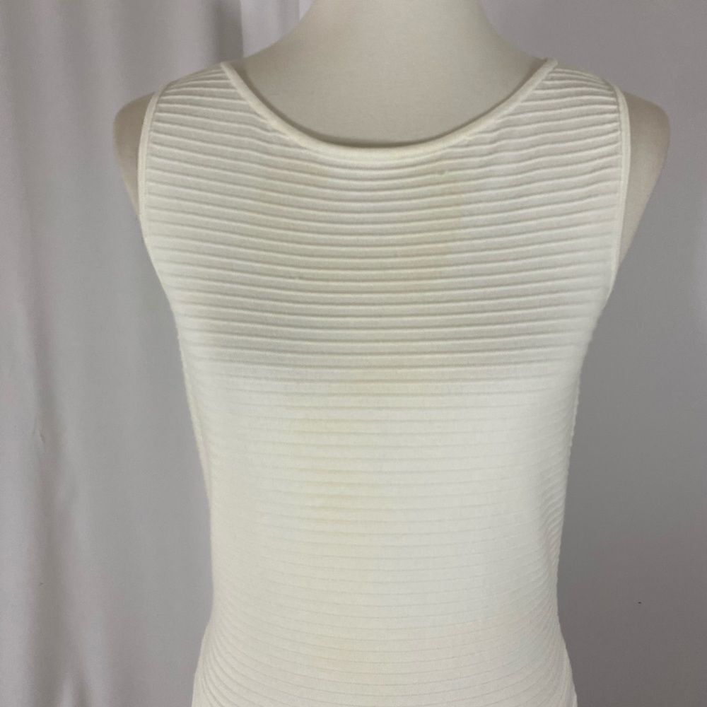 Lauren Sleeveless Dress - Picture 3 of 8